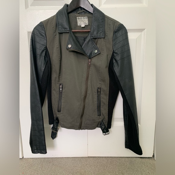 Women’s Bomber Jacket - Medium - Picture 6 of 8